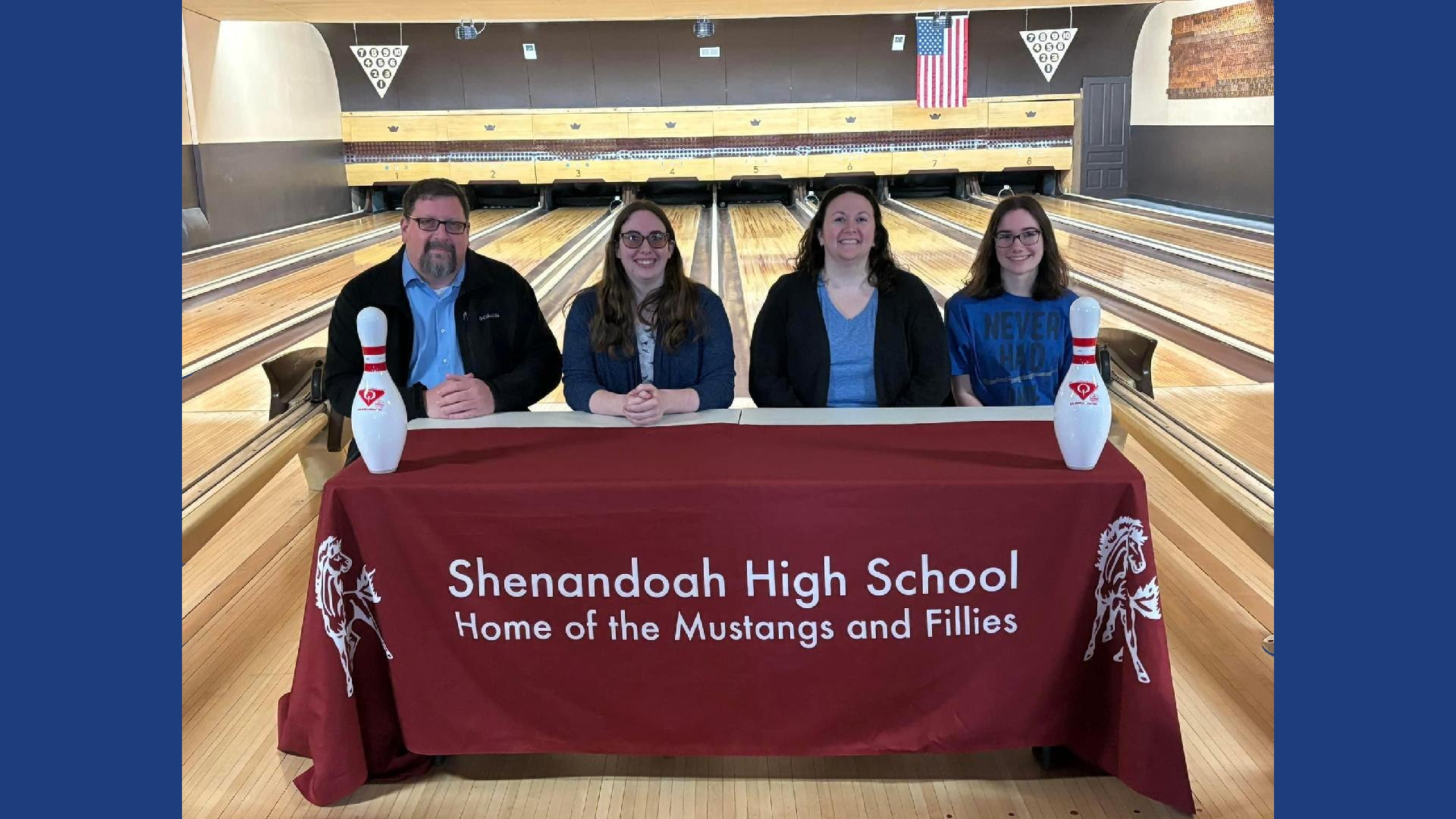 Hannah Stearns signs with SAU Bowling